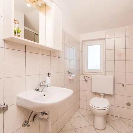 Mikulic Biograd Na Moru