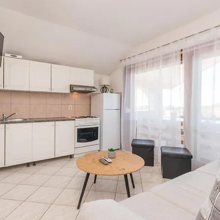 Mikulic Biograd Na Moru