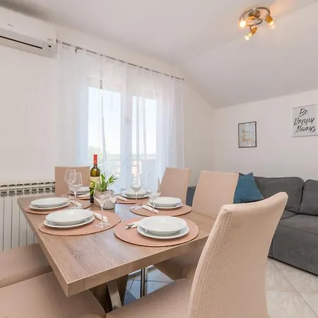 Mikulic Daire Biograd Na Moru