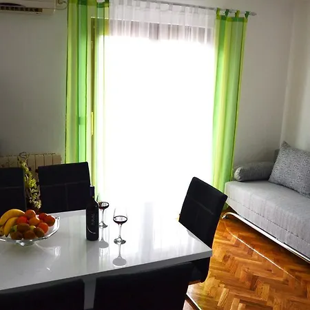 Daire Mikulic Biograd Na Moru