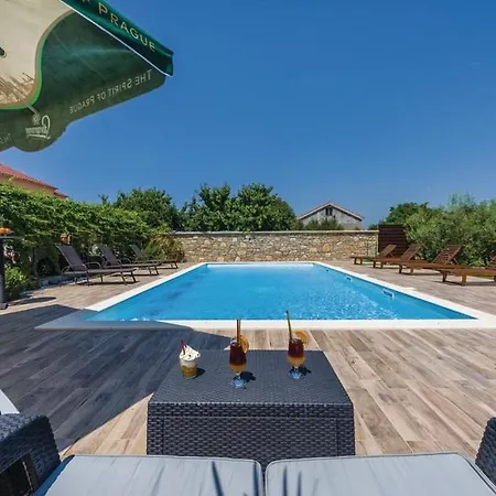 Mikulic Apartment