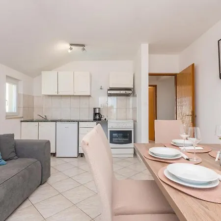 Mikulic Apartment