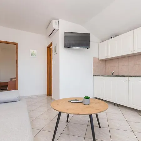 Mikulic Apartment
