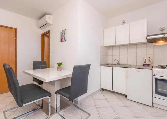 Mikulic * Biograd Na Moru