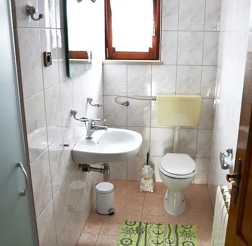 Mikulic Biograd Na Moru